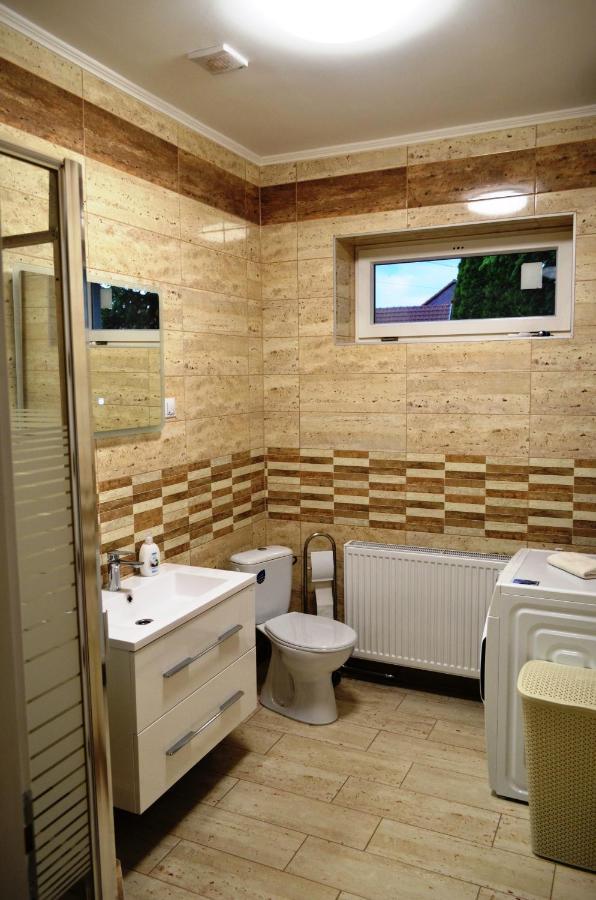 Henrietta - Violetta Apartman Hajduszoboszlo Exterior photo