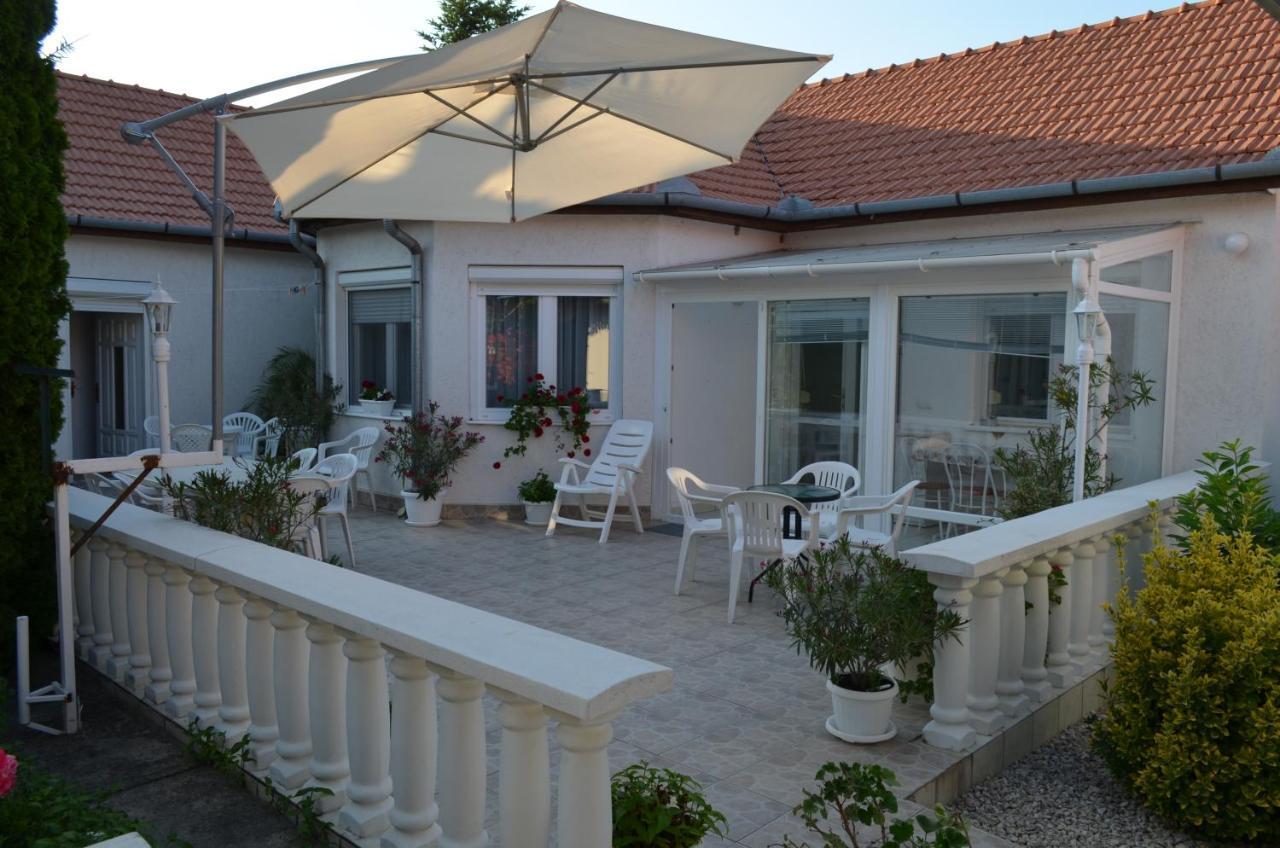 Henrietta - Violetta Apartman Hajduszoboszlo Exterior photo