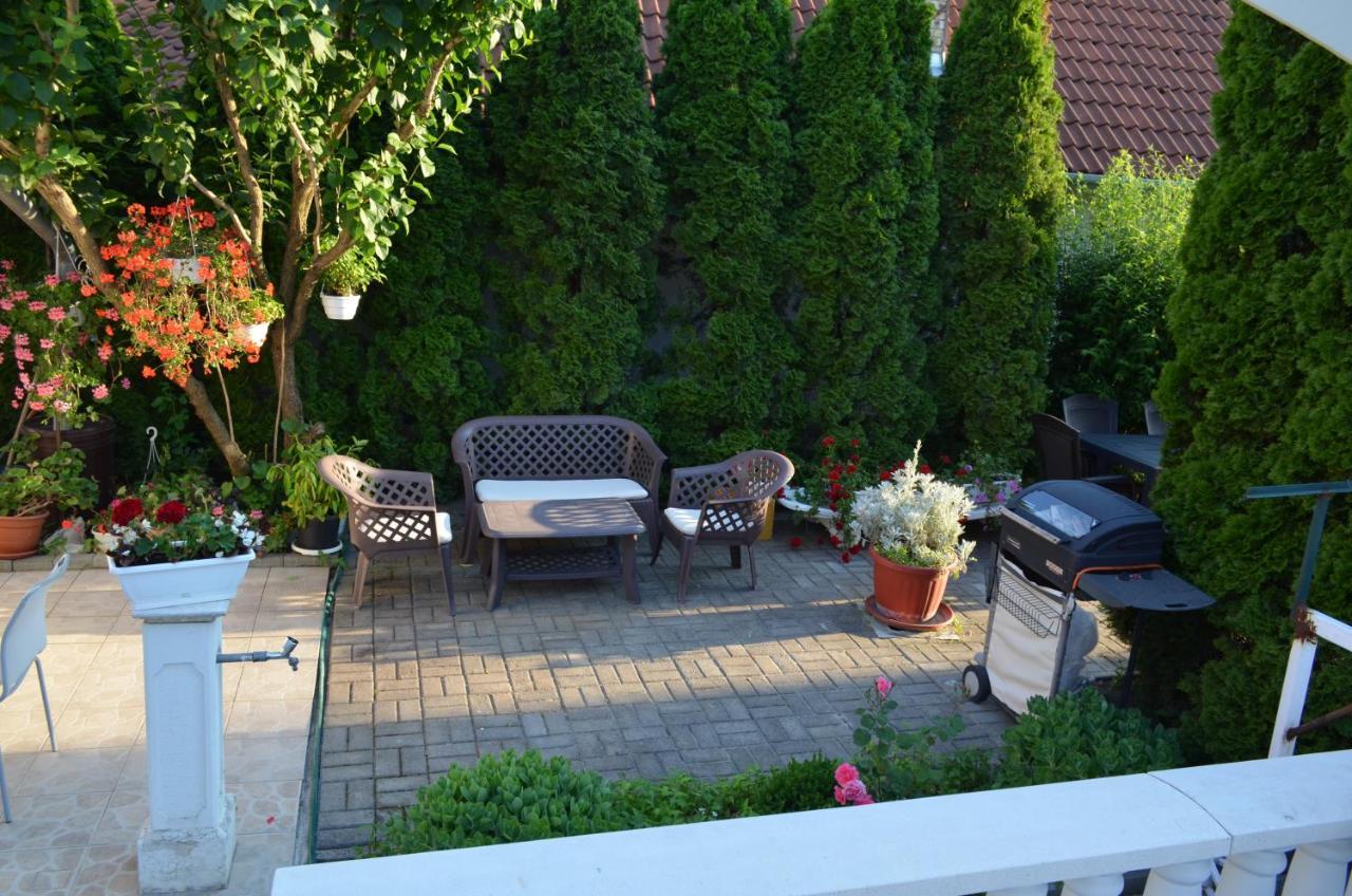 Henrietta - Violetta Apartman Hajduszoboszlo Exterior photo