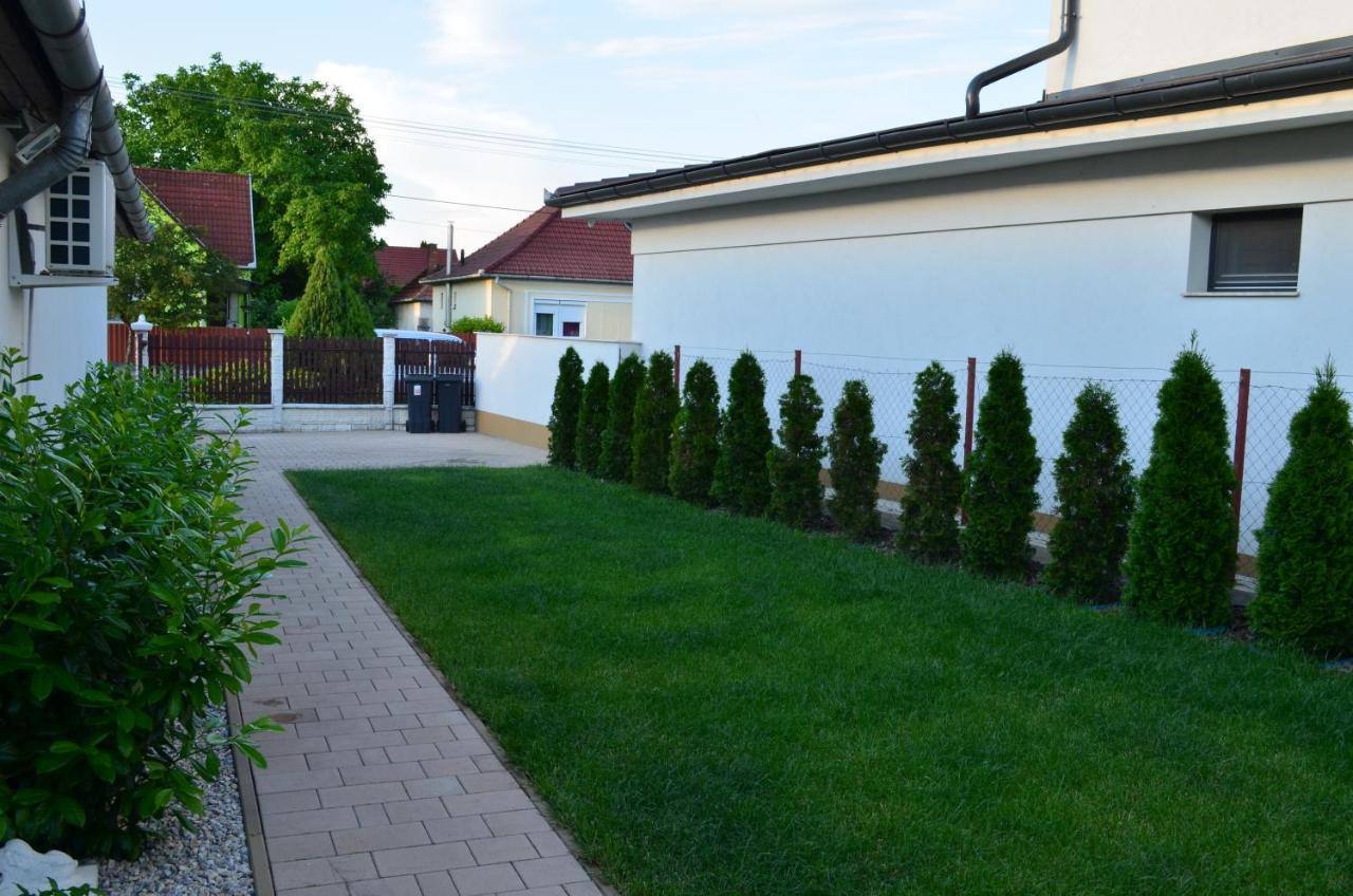 Henrietta - Violetta Apartman Hajduszoboszlo Exterior photo