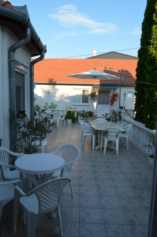 Henrietta - Violetta Apartman Hajduszoboszlo Exterior photo