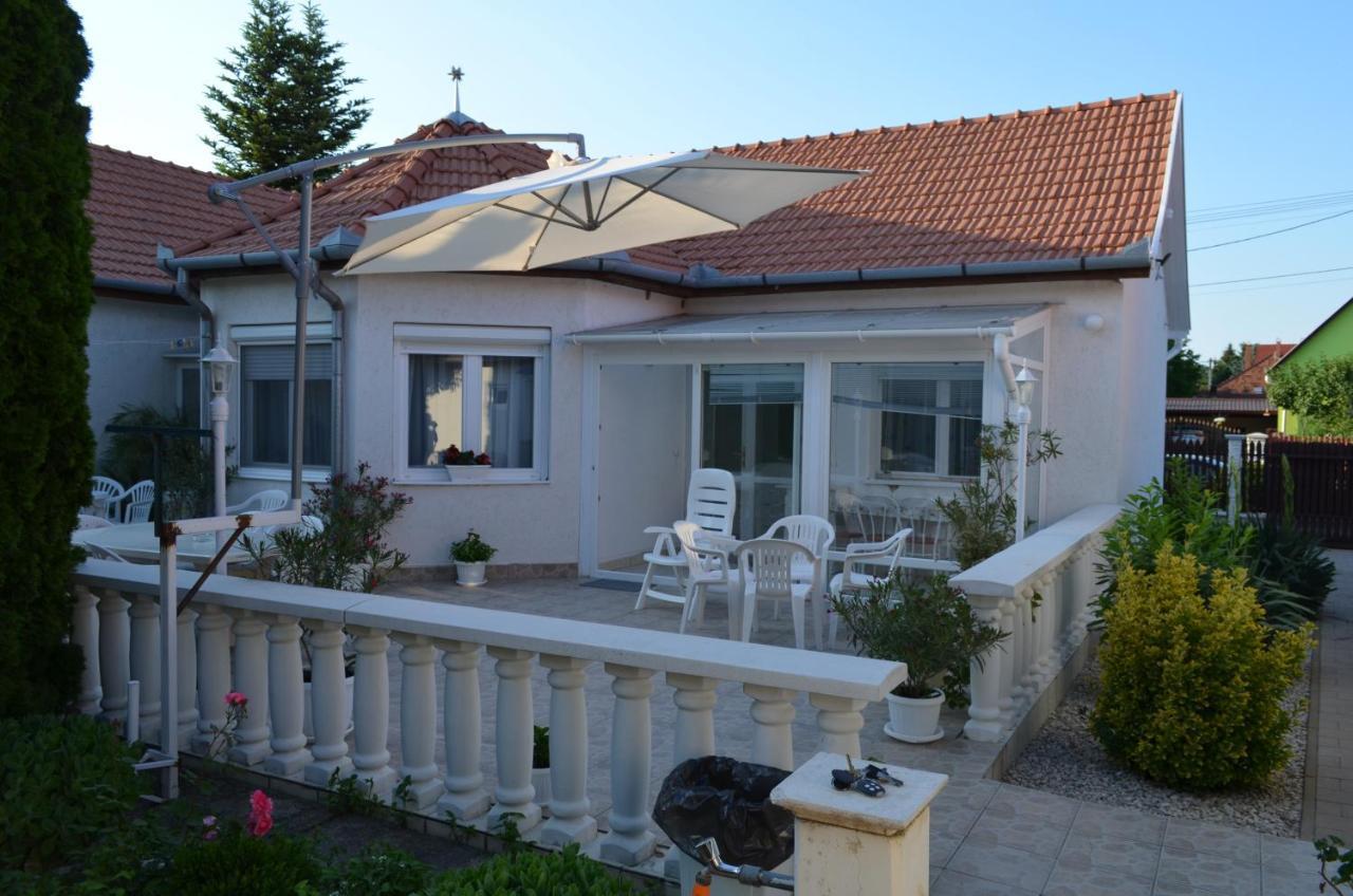Henrietta - Violetta Apartman Hajduszoboszlo Exterior photo