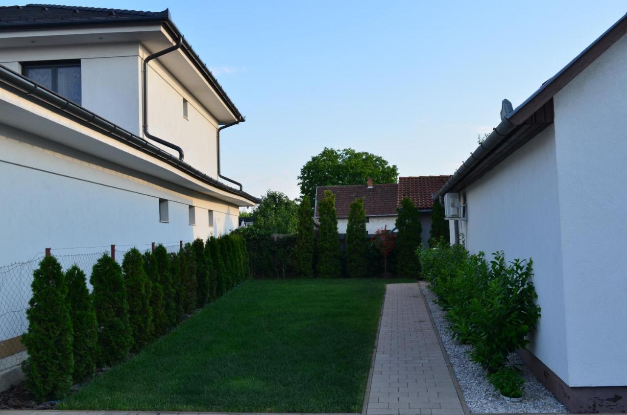 Henrietta - Violetta Apartman Hajduszoboszlo Exterior photo